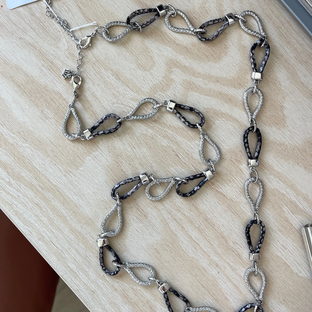 Silver and Black Women's Necklace (or belt)